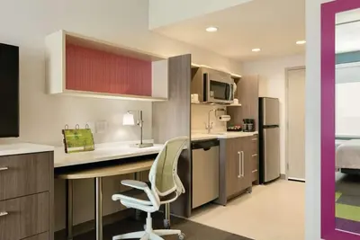 Image de Rare Find! 2 Convenient Units! Kitchen, Pool, Free Breakfast and Parking!
