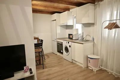 Image de Encantador Estudio con Cama en Mezanine y Patio Compartido Mpe35e