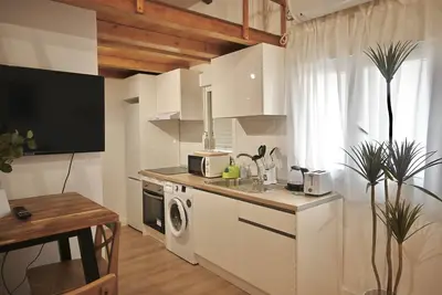 Image de Encantador Estudio con Cama en Mezanine y Patio Compartido Mpe35g