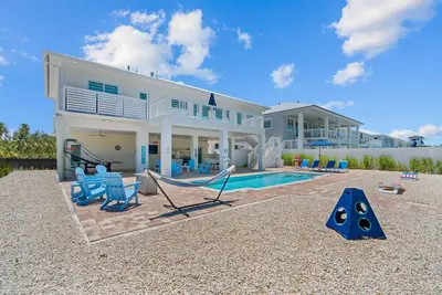 Image de Paradise Point ~ Piscine ~ Quai ~ Chaises longues ~ Bbq!