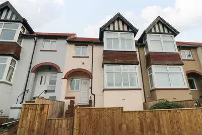 Image de 25 Victoria Park Avenue, pet friendly, with open fire in Scarborough