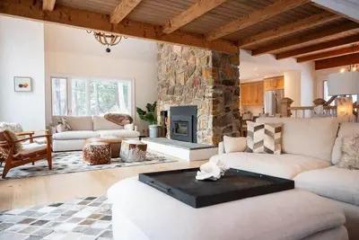 Image de Slopeside 4-Br Lodge At The Base of Okemo Mountain