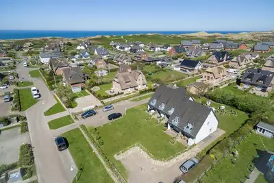 Image de Mitten im Beliebten Inselort Wenningstedt Befindet Sich Dieses Appartement