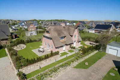 Image de Erleben Sie Ihren Urlaub im Typischen Sylt-stil Unter Reet