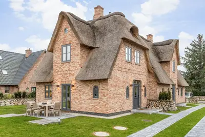 Image de Ein zu Hause auf Zeit. Entspannen Sie im Sylt-typischen Reetdachhaus