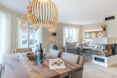 Image de Hausteil Unter Reet im Eg/ug/og ca. 183 m² Nutzfläche, 2 Parkplätze, nichtraucher