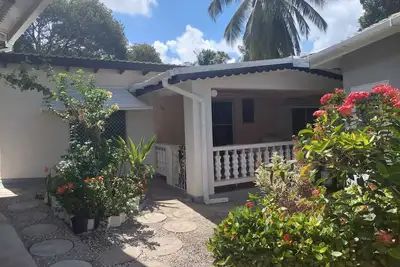 Cozy 1 bedroom bungalow in a quiet residential cul-de-sac. 5 mins to the beach