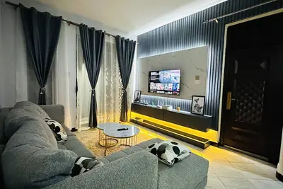 Luxury Fully Furnished 1Bedroom Apt Close to the Mall