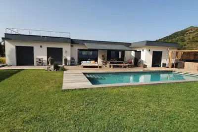 Image de location villa sur les hauteurs d'Ajaccio Ă 5 minutes de la ville.