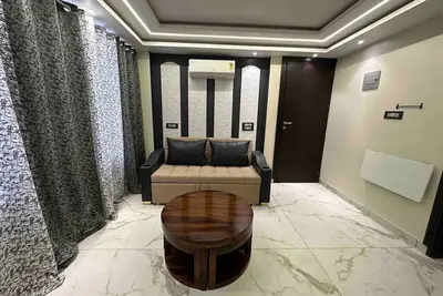 Himalayan Hideaway: 1 Bhk Luxury Apartment\n\n