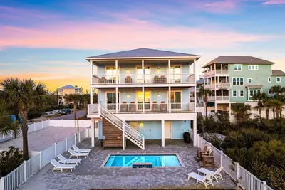 Image de Fall Availability! Castaway Cove - Gulf Views! Volleyball Court! Dog-Friendly! Steps to the Beach!