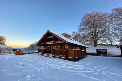 Image de A traditional Scandinavian style lodge, with stylish wooden interior decorated with a Scottish theme