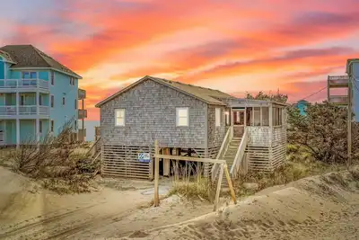 Image de Semi-Oceanfront, Dog Friendly Home with Rooftop Sun Deck, Grills, + Smart TVs