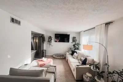 Image de Charming townhome minutes from Midtown Atl\n\n