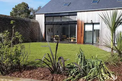 Image de Bord de mer. Maison neuve avec jardin au coeur du village de Barfleur.