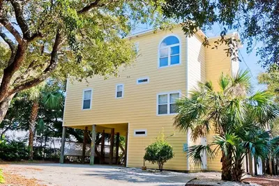 Image de Dancing Dolphin, Almost Oceanfront House in Indian Beach, Nc!