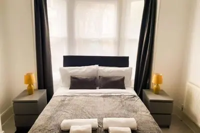 Image de Gravesend 2 Bedroom Spacious Stylish Apartment - Sleeps upto 6 - 2