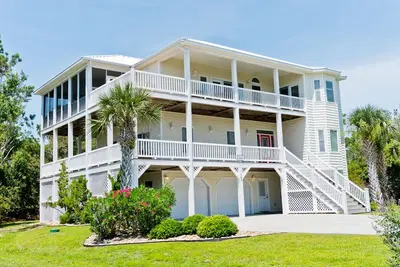 Image de Ain't In No Hurry Today (Formerly, Dolphin's Lullaby), Oceanside House in Emeral