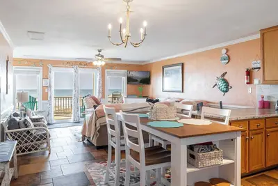 Image de Fins East, Oceanfront Duplex in Emerald Isle, Nc!