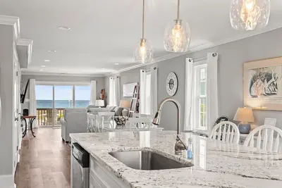 Image de Footprints West, Oceanfront Duplex in Emerald Isle, Nc!
