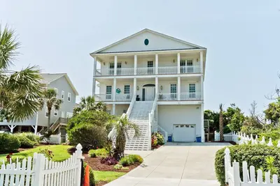 Image de Gone With The Waves, Oceanfront House in Emerald Isle, Nc!
