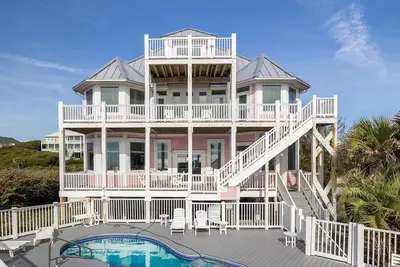 Image de Tickled Pink, Oceanfront Home in Emerald Isle, Nc!
