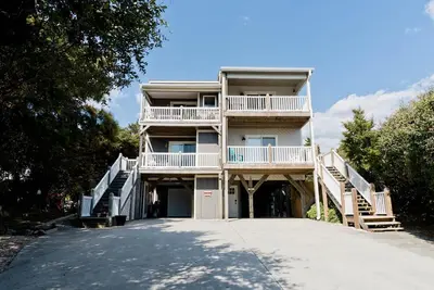 Image de Time Out West, Almost Oceanfront Duplex in Emerald Isle, Nc!