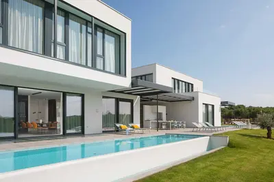Image de Modern villa Noble with view and pool in Bale