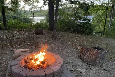 Image de Beautiful Lakehouse, private dock, fast WiFi near Harpers Ferry