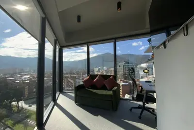 Image de Bright luxurious flat with stunning view workspace