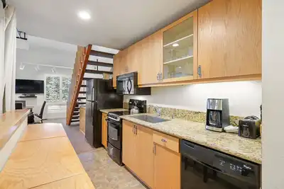 Image de 346 | A/C King Loft - Steps to Trails & Golf Fun