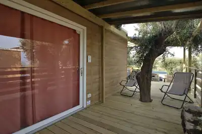 Image de Maison mobile avec terrasse vue lac, piscine et climatisation