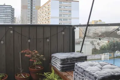 Image de Nid spacieux et baigné de lumière avec balcon