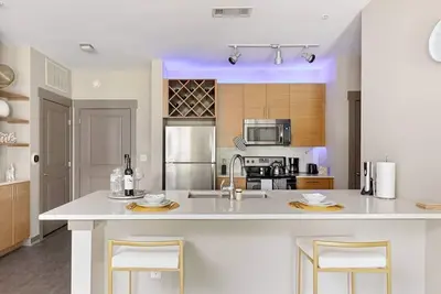 Image de Down Town Apt 5 min to BofA Stadium + Gym, WKSpace, Parking