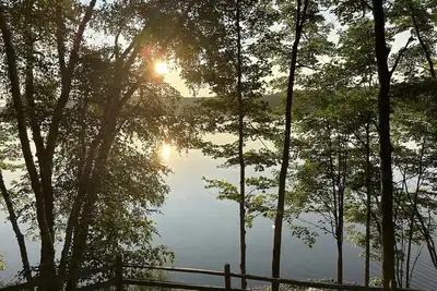 Image de Cozy Retreat: Unwind in a cozy cabin on the shores of Kentuck Lake