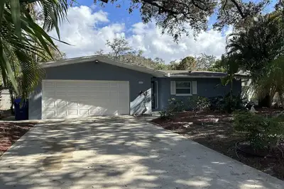Image de Pet Friendly Home close to the beach with direct access to Pinellas Trail