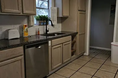 Image de Great Island house in very desirable location.