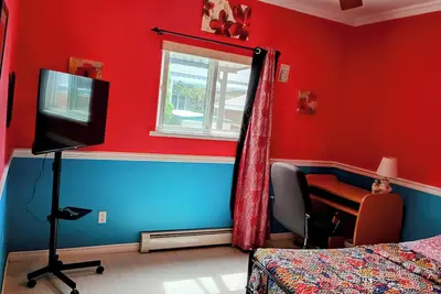 Image de Guest Bedroom Rm #2 /Private Bathroom \nMain Floor area