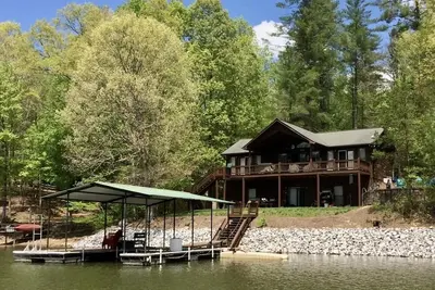 Image de Lake Front Cabin for the Perfect Holiday Getaway! Pet Friendly!