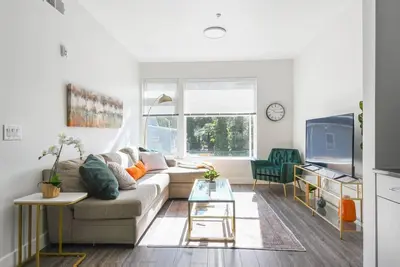 Image de Grand | 2br | 2 Bath | Free Parking | 30 min Nyc!