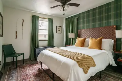 Image de 12-mins walk to Nd: Bbq - Old Money Sports Glam. Pet Friendly!