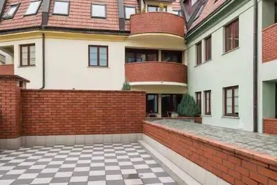 Image de Three rooms, 2 bedrooms, patio, best Old Town loc.