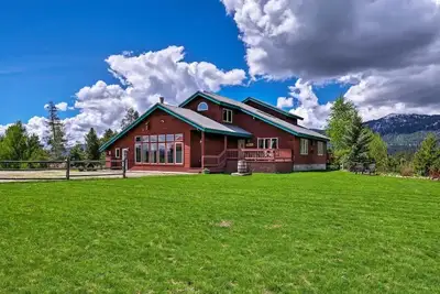 Image de Spacious Riverfront Retreat on 10 Private Acres!