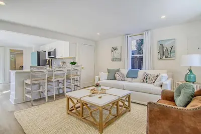 Image de Renovated - Old Village - Close to Beach/Downtown