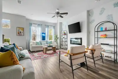 Image de New 3 Bedroom Townhome - 10 Minutes to Downtown!