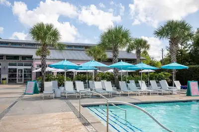 Image de The Boroughs at Paradiso Pool Club 3br
