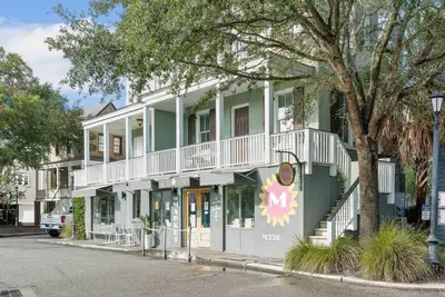 Image de The Boroughs at Paradiso Pool Club 5br