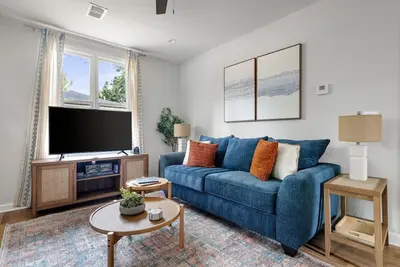 Image de Renovated 3 Bedroom House-10 Minutes to Downtown!