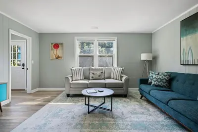 Image de Folly Beach - 2 Blocks to Beach - Sleeps 6!