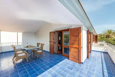 Image de Attic Sea View : charmant penthouse avec vue centrale sur la mer